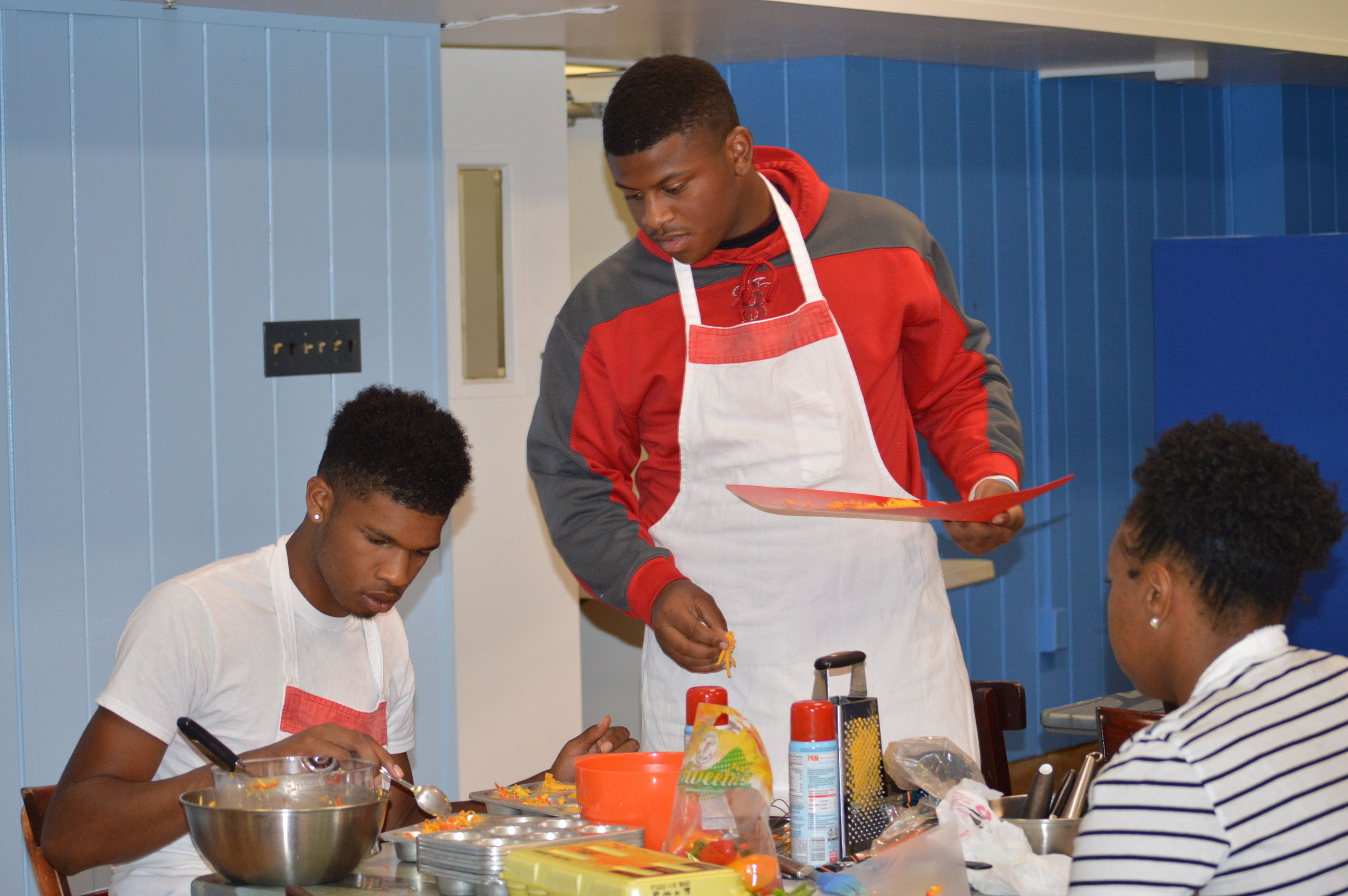 LSU College of Agriculture instructor, students teach cooking skills to youth
